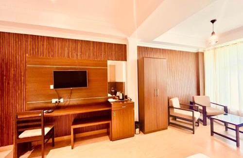 Jashpurnagar Hotel | The Sapphire Resort 1,2,3 bedrooms villas available in omaxe vrindavan - A Four Star Luxury Resort