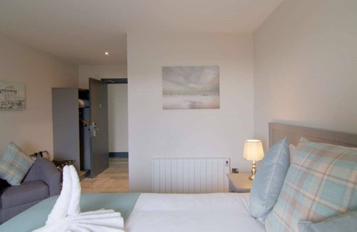 Woodstown House | The Saratoga Bar & Rooms