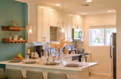 Fashion Square Apartment | The Scott Getaway - Walkable to Old Town, remodeled space, heated pool!