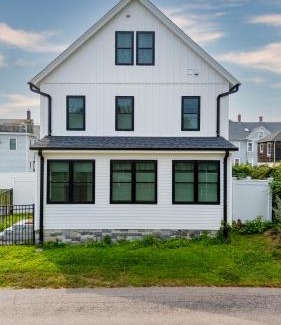 Stonington Apartment | The Seafarers Stay A Nautically Themed 3BR Flat in Stonington Borough