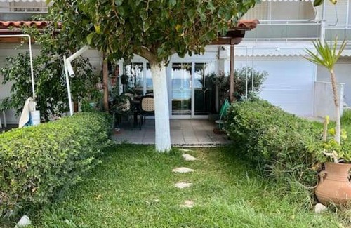 Loutra Oraias Elenis Villa | The SeaFront House