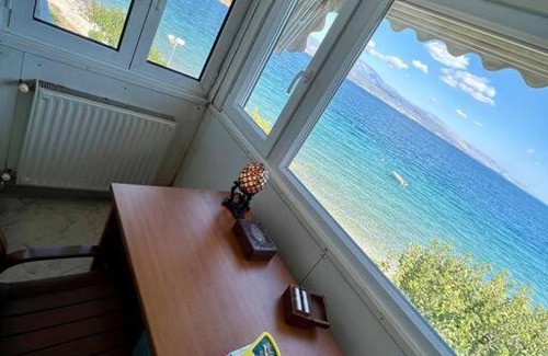 Loutra Oraias Elenis Villa | The SeaFront House