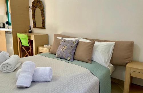 Hersonissos Centre Cabin | The Secret Nest