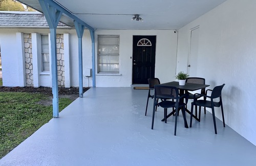 Bayshore Gardens House | “The Sequel” - King bed - Renovated - near IMG