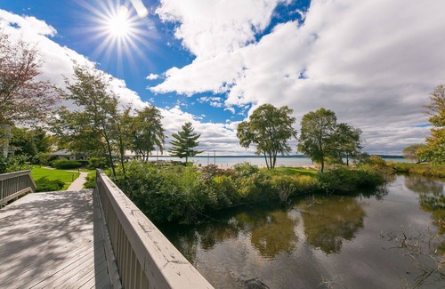 Acme Condo | The Shores Lakeside Condo Unit 5677
