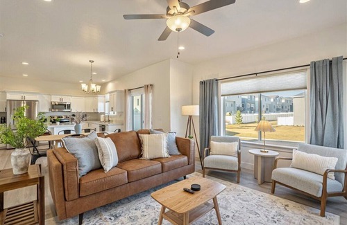 Eagle Mountain House | The Silver Eagle Retreat