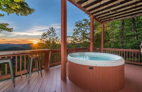 Wolf Laurel House | The Skybox Cabin Stunning Views HotTub Game Room