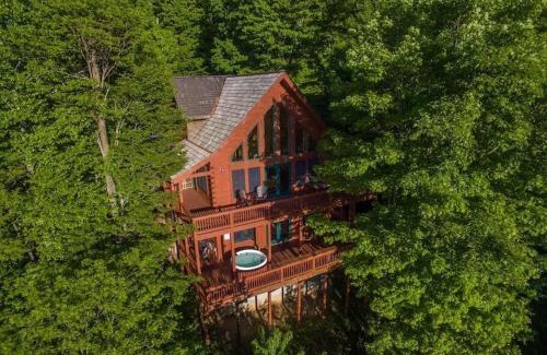 Wolf Laurel House | The Skybox Cabin Stunning Views HotTub Game Room