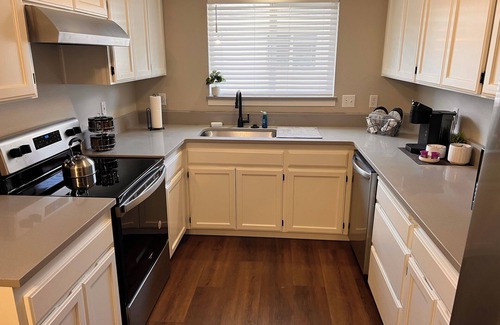 Sunnyslope Condo | The Skyline Suite in South Salem