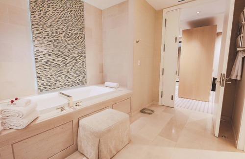 Las Vegas Strip Resort | The SKYLOFTS at MGM Grand