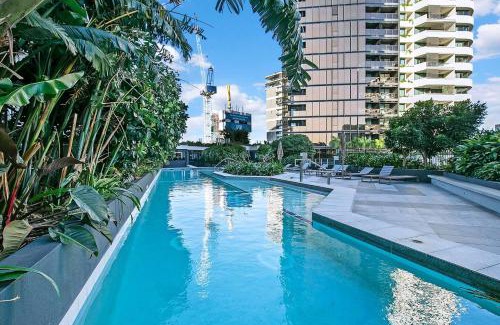 Newstead Apartment | The Skyring - Effortless Resort-style Living