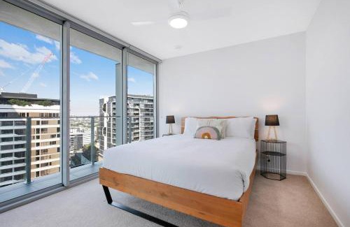 Newstead Apartment | The Skyring - Effortless Resort-style Living