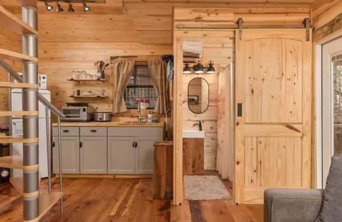 Mentone House | The Snug Nest Nestled in Canopy Woods