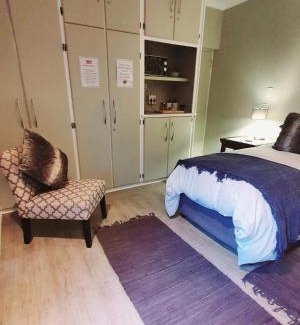 Harrismith Apartment | THE SPARE BEDROOM Unit 1