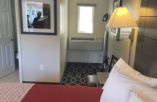 Etna Hotel | The Springwater Inn