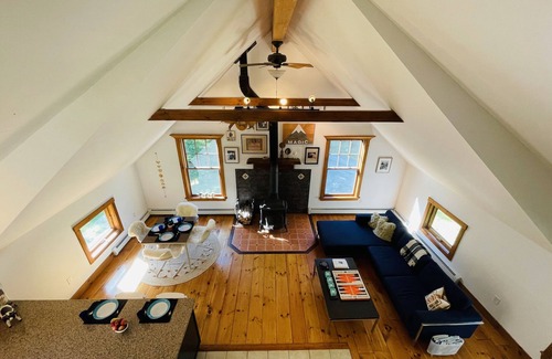 Londonderry House | The Spruce Guesthouse: A Beautifully Renovated Contemporary Barn.