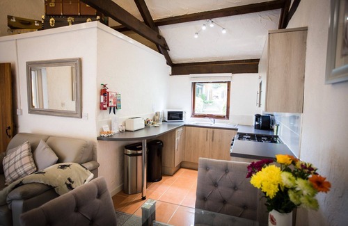 Devon Cottage | The Stables - Fully accessible dog friendly with a hot tub