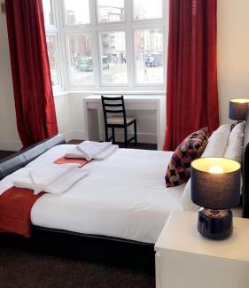 Beeston House | The Star Inn