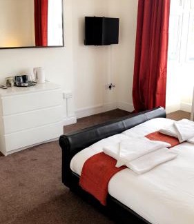 Beeston House | The Star Inn