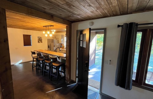 Boston Cabin | The Stargazer Cabin at Moonhull Mountain — hike-in, hike-out lodging on the OHT
