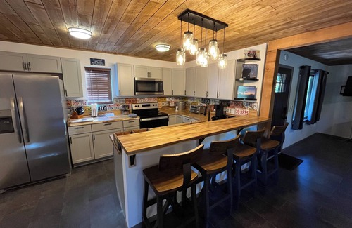 Boston Cabin | The Stargazer Cabin at Moonhull Mountain — hike-in, hike-out lodging on the OHT