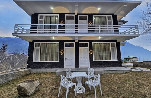 Manali House | The Stone Hedge