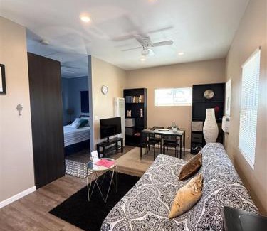 Clairemont Mesa West Apartment | The studio apartment in Clairemont - New AC unit
