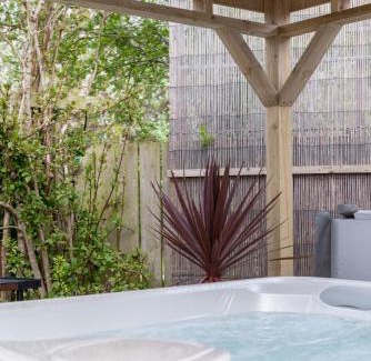 Castlerock Apartment | The Studio Castlerock with Hot Tub