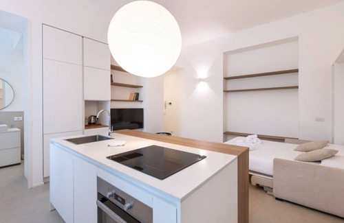 Stadera Apartment | The studio flat located in Viale Giovanni da Cermenate 54, Milan, is an elegant and modern space on the mezzanine floor, perfect for accommodating 1 to 2 people.The room is bright and well furnished, with a contemporary design that creates a cosy and fun