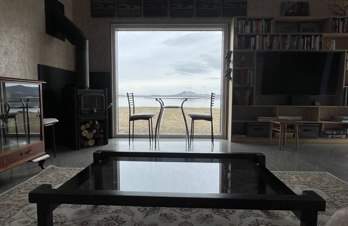 Sorell Council Apartment | The Studio - Seclusion by the water with your own private beach.