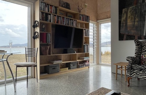 Sorell Council Apartment | The Studio - Seclusion by the water with your own private beach.