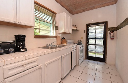 Dunmore Town Apartment | The Sugar Apple Lodging