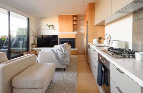Northcote Apartment | The Sunset Suite | City & Sunset Views