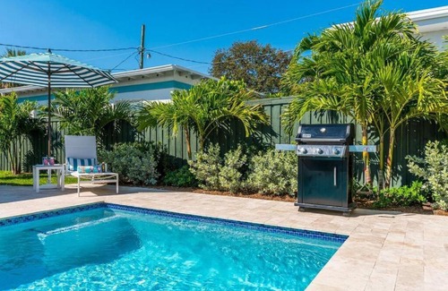 Grandview Heights Villa | The Sunshine Haven with Private Pool House!