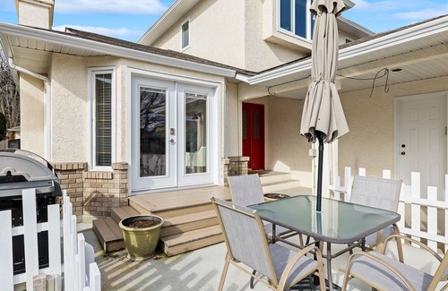 South Pandosy Apartment | The Sunshine Suite - Near Beaches and Wineries!