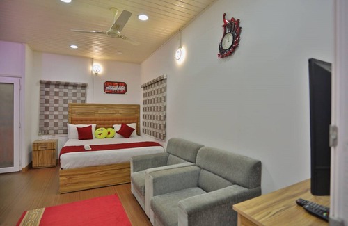 Kunchithanny Hotel | The Svarga Hill View Resort