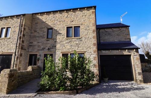 Gargrave House | The Swans Nest Lock View