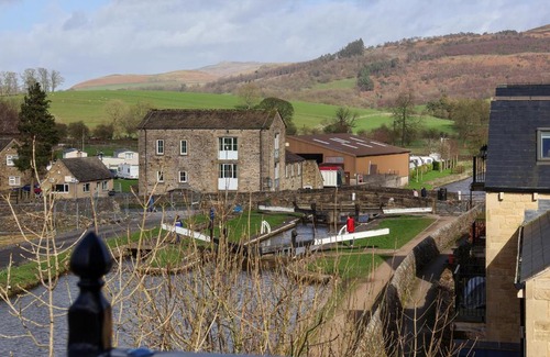 Gargrave House | The Swans Nest Lock View