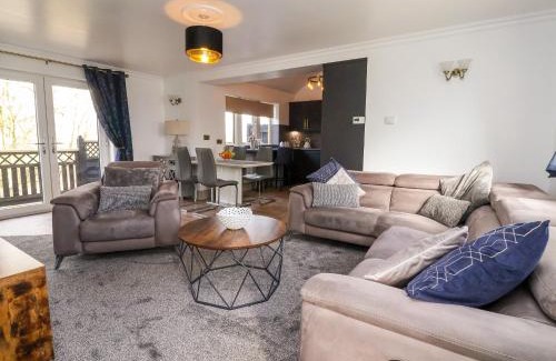 Gargrave House | The Swans Nest Lock View