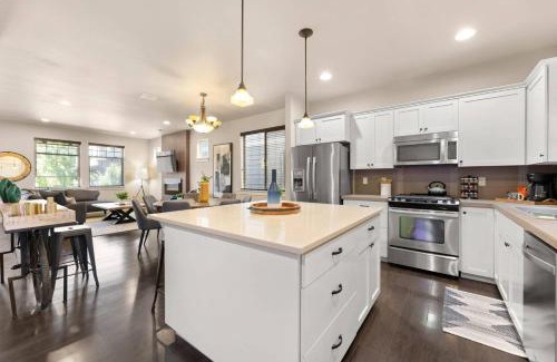 Cedar Hills House | The Swoosh House