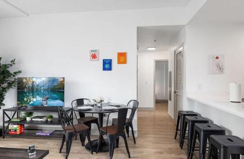 Charlotte Center City Apartment | The Tar Heel - Stylish 4BR with City Views - Free Parking - Gym - Pet-Friendly