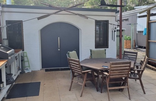 Brisbane Waterfront House | The Taverna nBeach House, Kooringal, Moreton Island