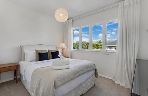 St. Heliers House | The Terrace with BBQ - Parking Minutes To Beaches