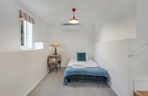 St. Heliers House | The Terrace with BBQ - Parking Minutes To Beaches