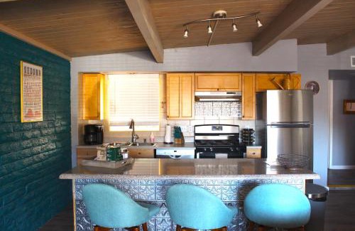 Uptown Sedona Apartment | The Three Keys duplex