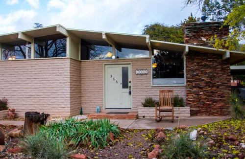 Uptown Sedona Apartment | The Three Keys duplex