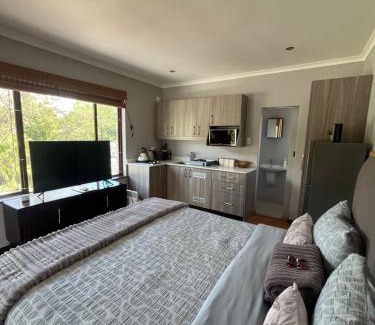 Gillitts Apartment | The Three Trees