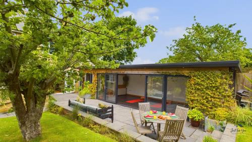 Nettlestone House | The Timbers