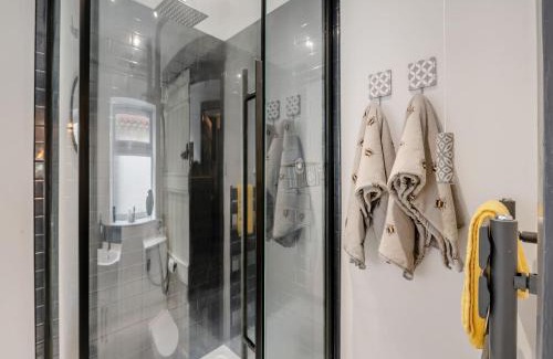 Guisborough House | The Tipsy Bee At 143