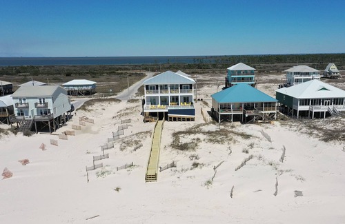 Southpointe House | The Tipsy Turtle/Beachfront/Private Pool/Pets